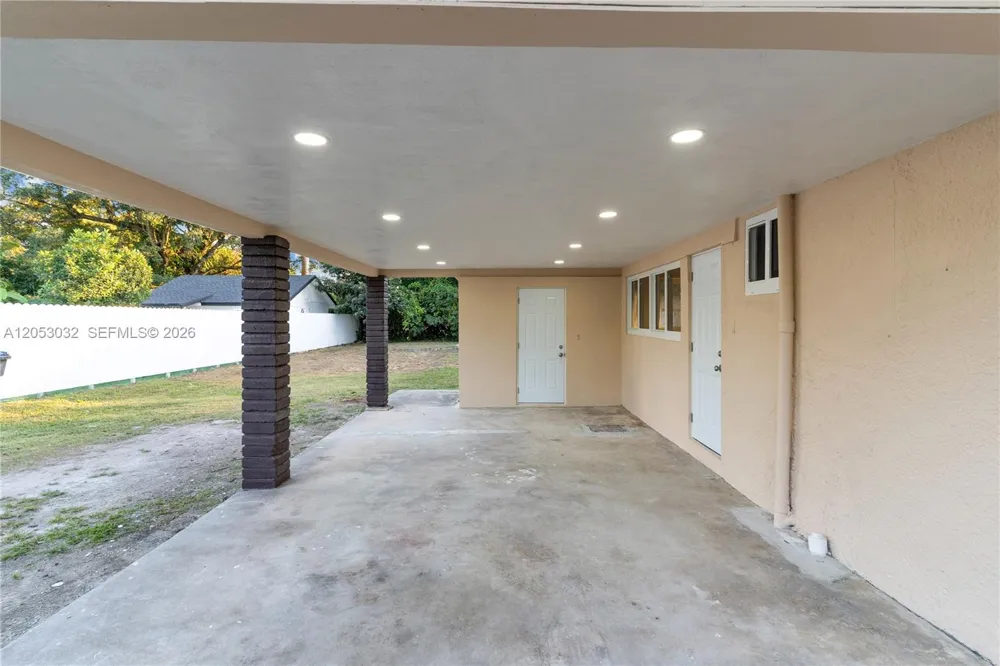 559 NW 2nd St Florida City, FL 33034