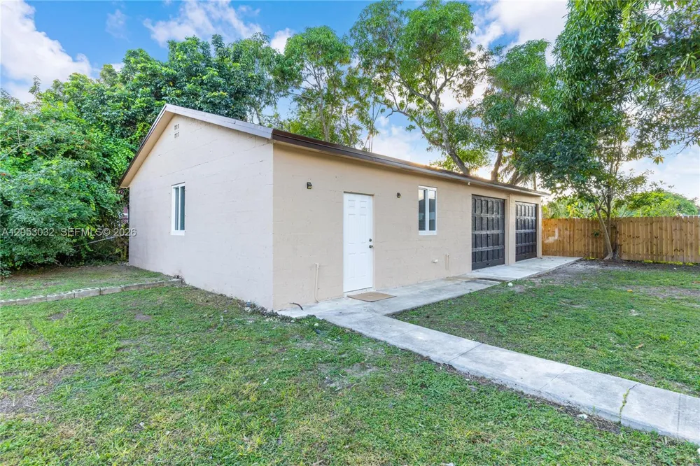 559 NW 2nd St Florida City, FL 33034