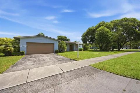 225 NW 15th St
