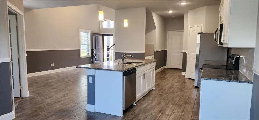 702 Amber Greenville, TX 75042