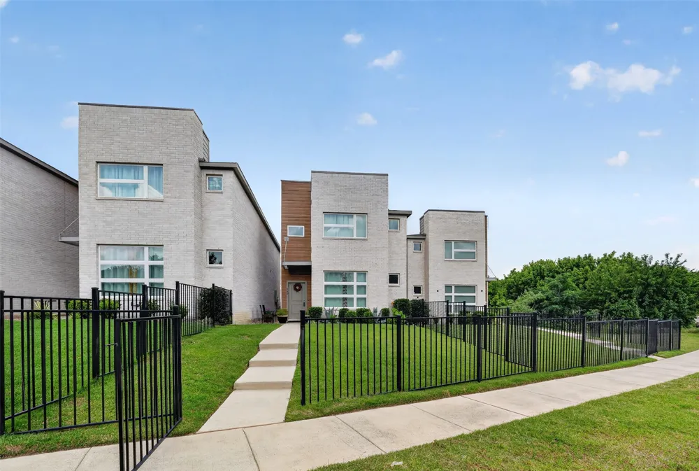340 Oakbend Drive Lewisville, TX 75067