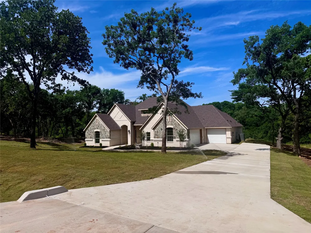 5025 Glenoaks Court Weatherford, TX 76088