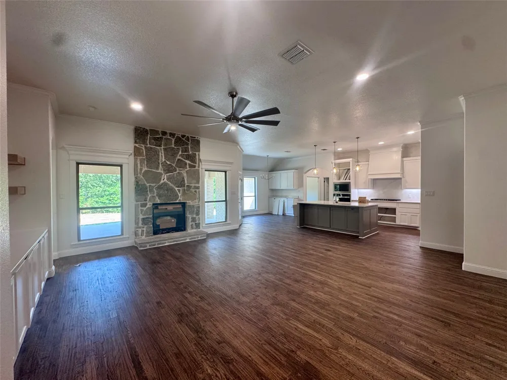 5025 Glenoaks Court Weatherford, TX 76088