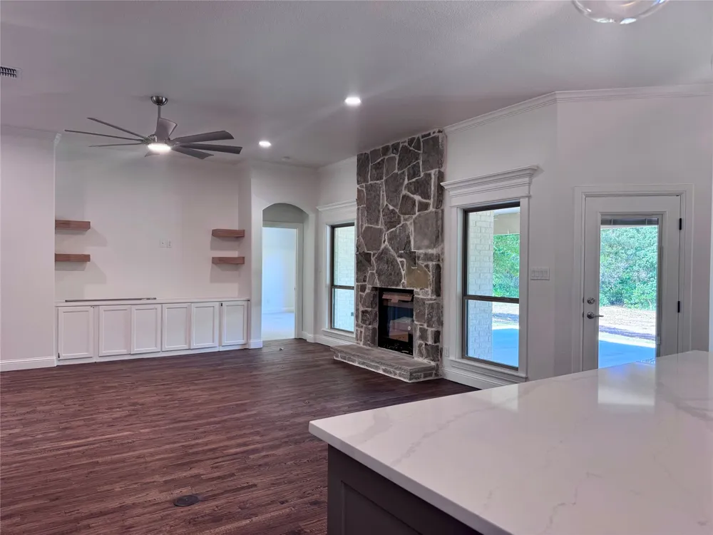 5025 Glenoaks Court Weatherford, TX 76088
