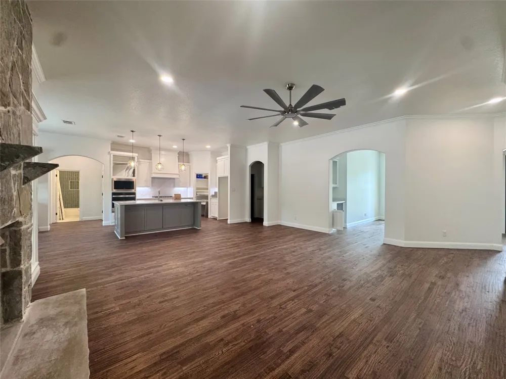 5025 Glenoaks Court Weatherford, TX 76088