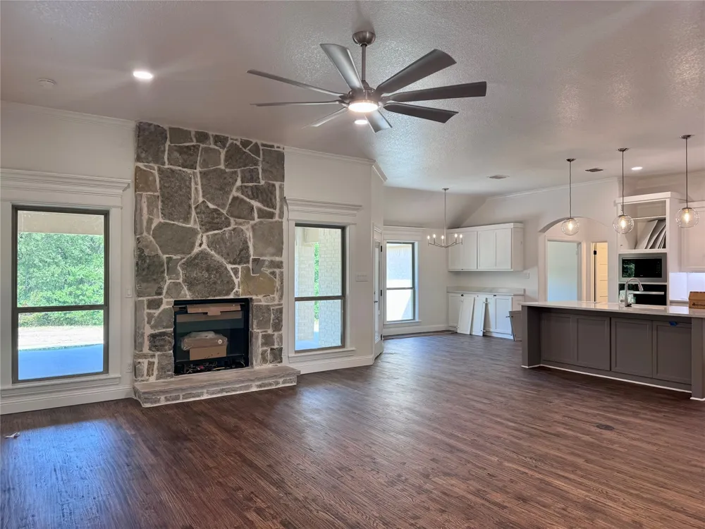 5025 Glenoaks Court Weatherford, TX 76088