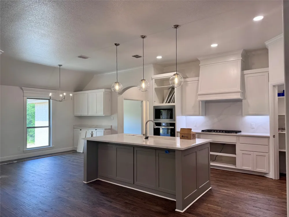 5025 Glenoaks Court Weatherford, TX 76088