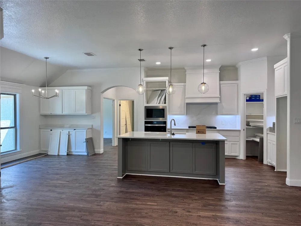 5025 Glenoaks Court Weatherford, TX 76088