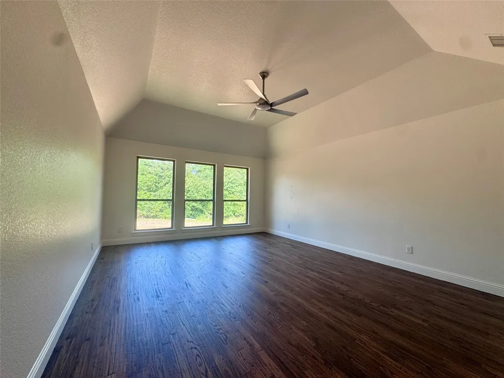 5025 Glenoaks Court Weatherford, TX 76088