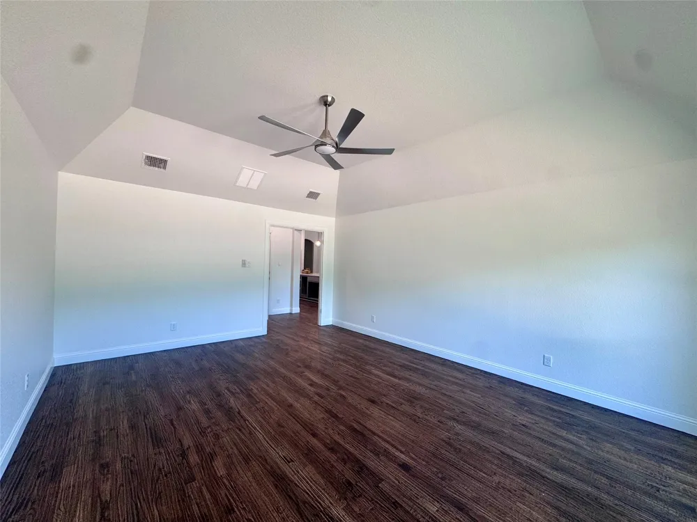 5025 Glenoaks Court Weatherford, TX 76088