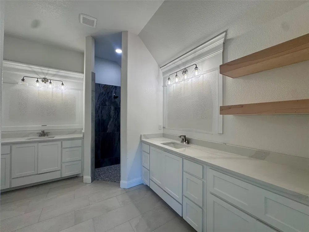 5025 Glenoaks Court Weatherford, TX 76088