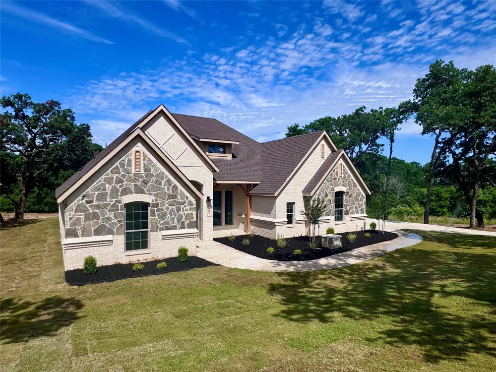 5025 Glenoaks Court Weatherford, TX 76088