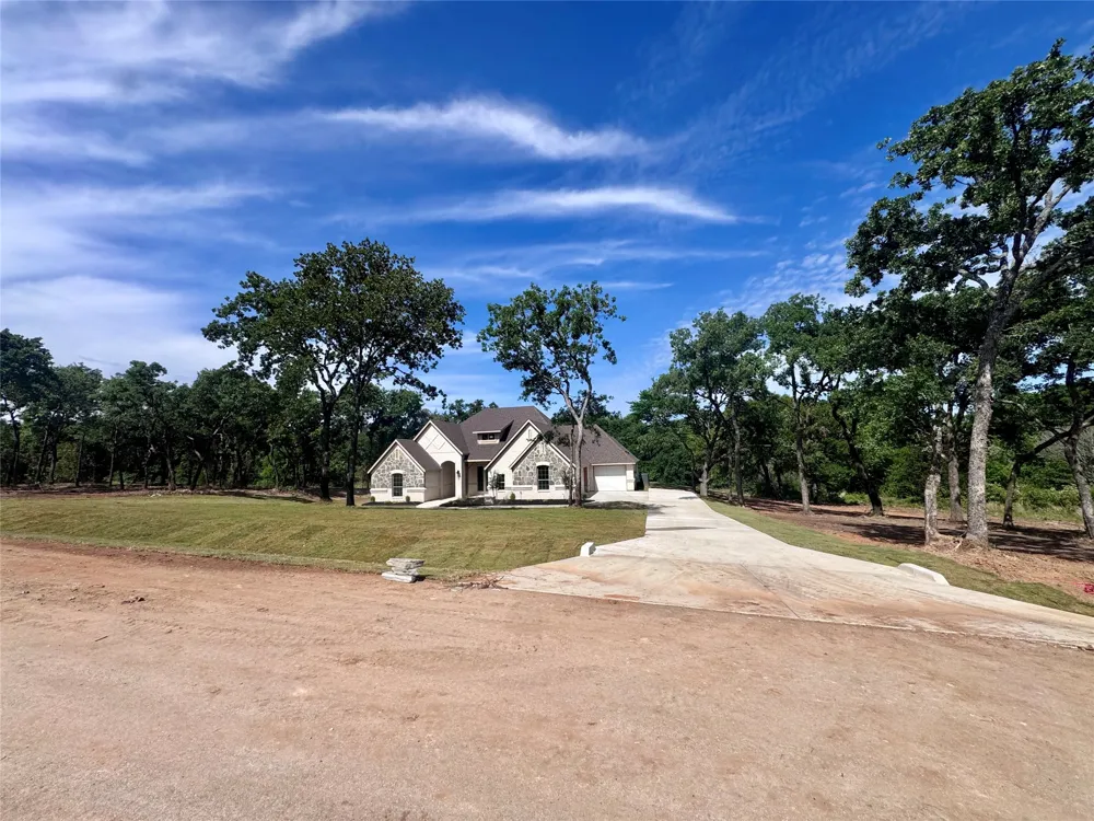 5025 Glenoaks Court Weatherford, TX 76088