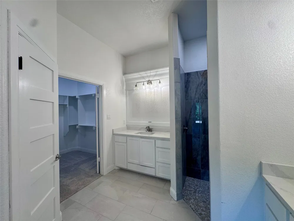 5025 Glenoaks Court Weatherford, TX 76088