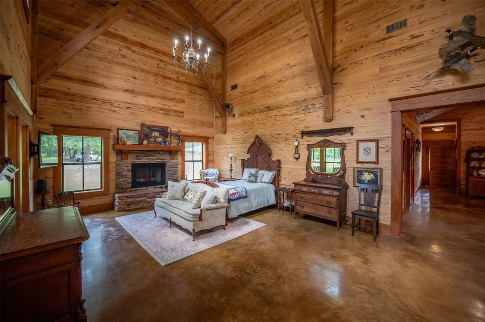 625 County Road 2570 Colmesneil, TX 75938