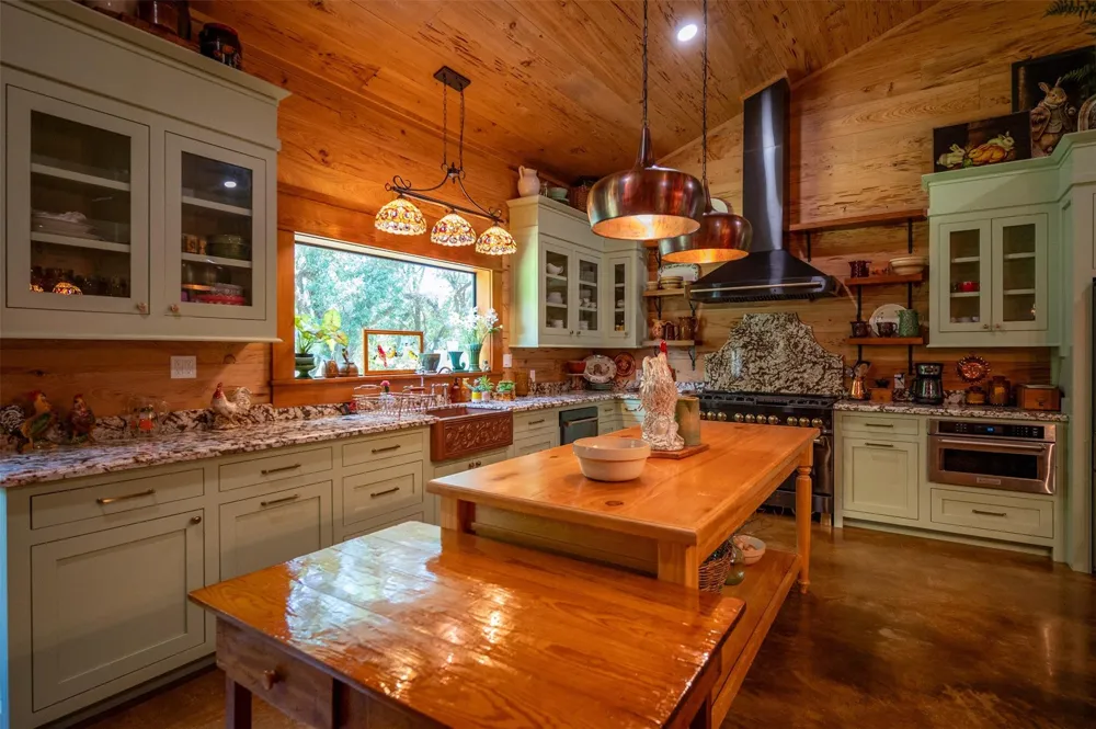 625 County Road 2570 Colmesneil, TX 75938