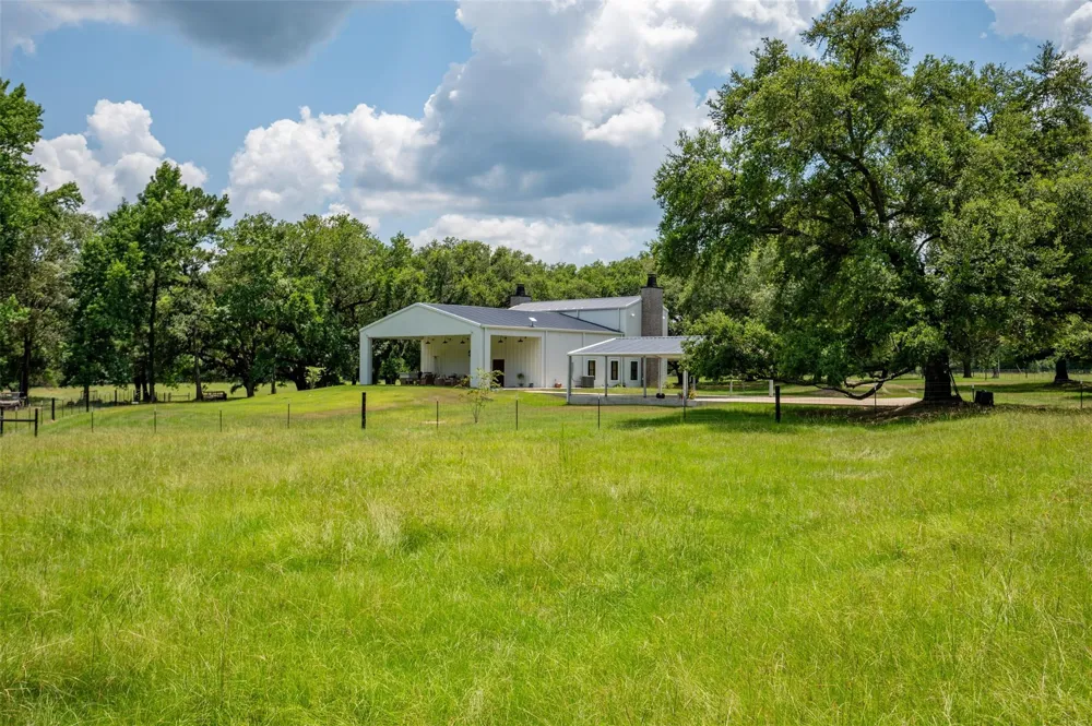 625 County Road 2570 Colmesneil, TX 75938