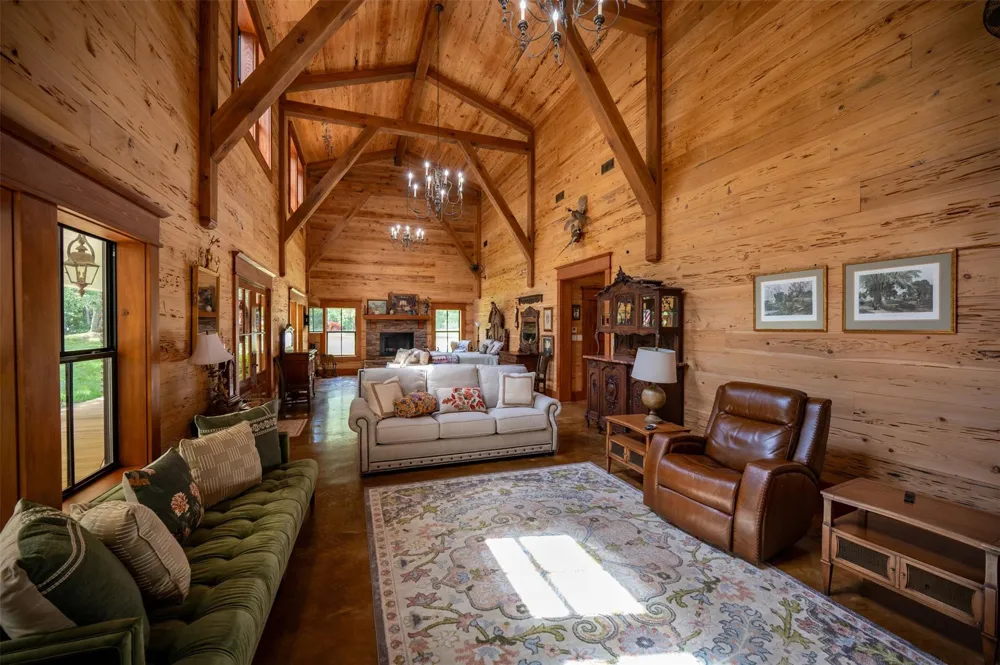 625 County Road 2570 Colmesneil, TX 75938