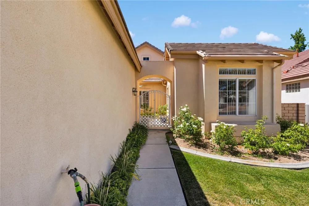 19591 Rolling Green Apple Valley, CA 92308