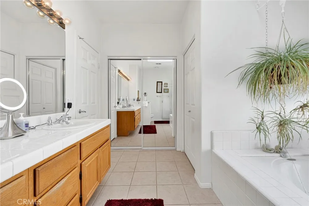 19591 Rolling Green Apple Valley, CA 92308