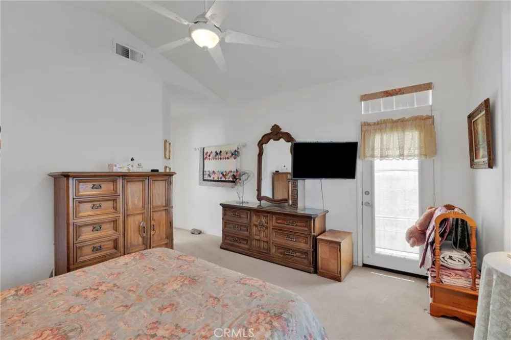 19591 Rolling Green Apple Valley, CA 92308