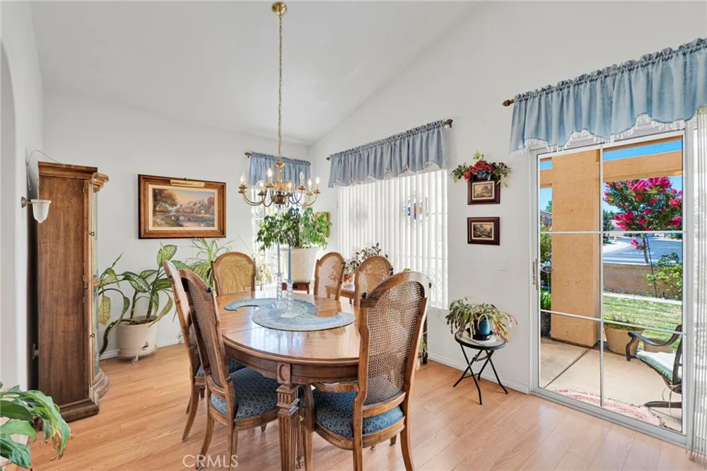 19591 Rolling Green Apple Valley, CA 92308