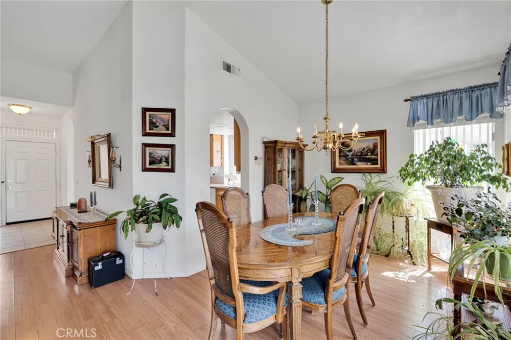 19591 Rolling Green Apple Valley, CA 92308