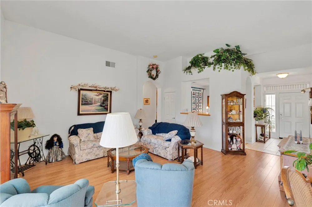 19591 Rolling Green Apple Valley, CA 92308