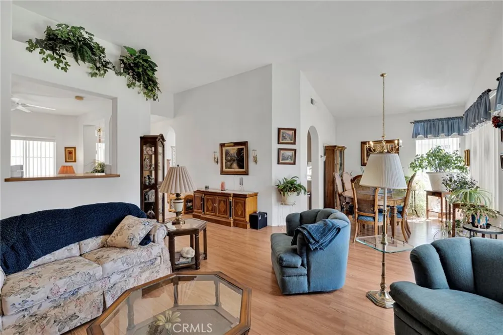 19591 Rolling Green Apple Valley, CA 92308