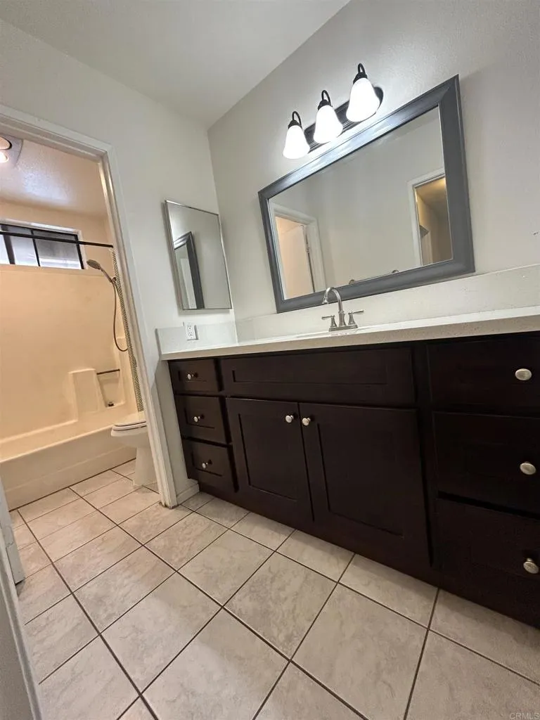955 Postal Way #27 Vista, CA 92083