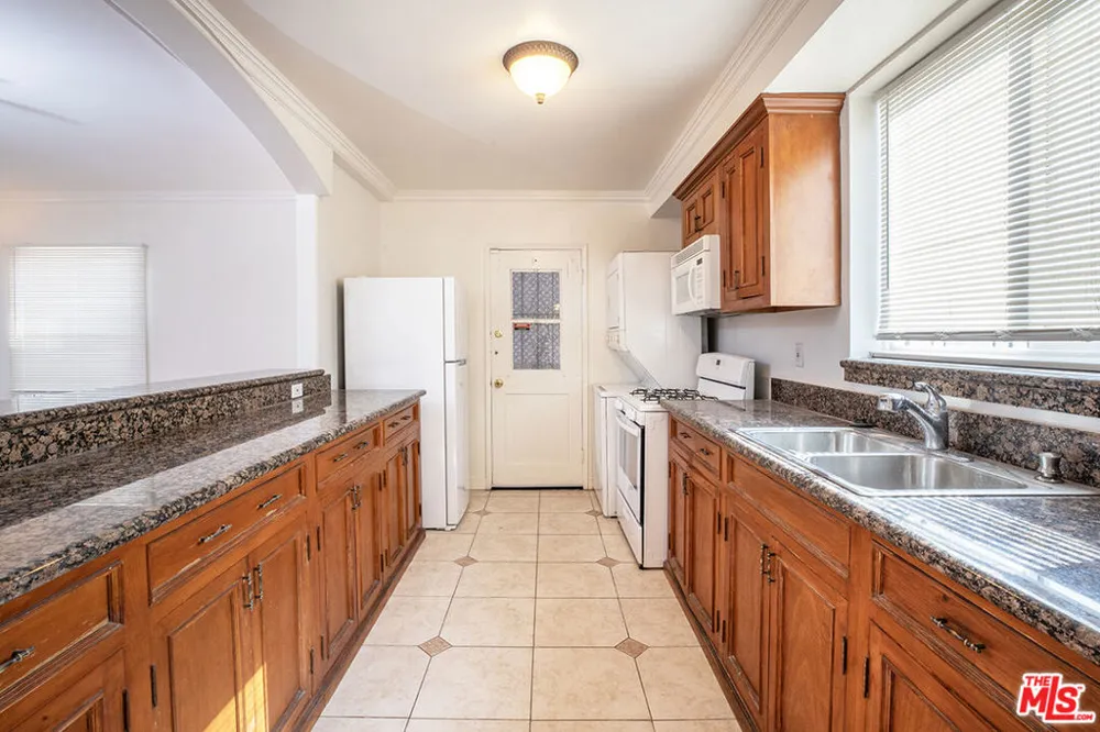 8517 Pickford Street Los Angeles, CA 90035