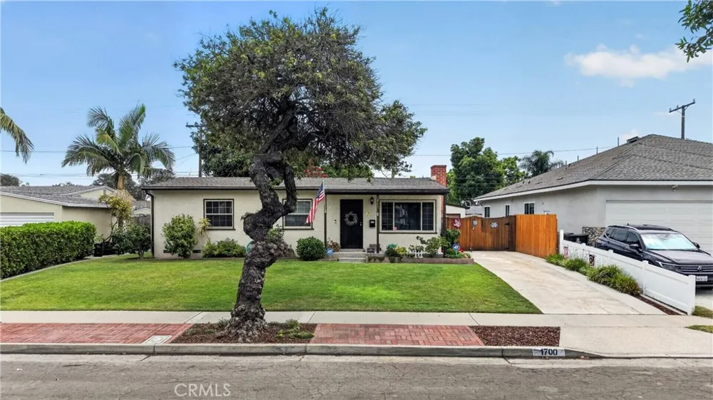 1700 W Ash Fullerton, CA 92833