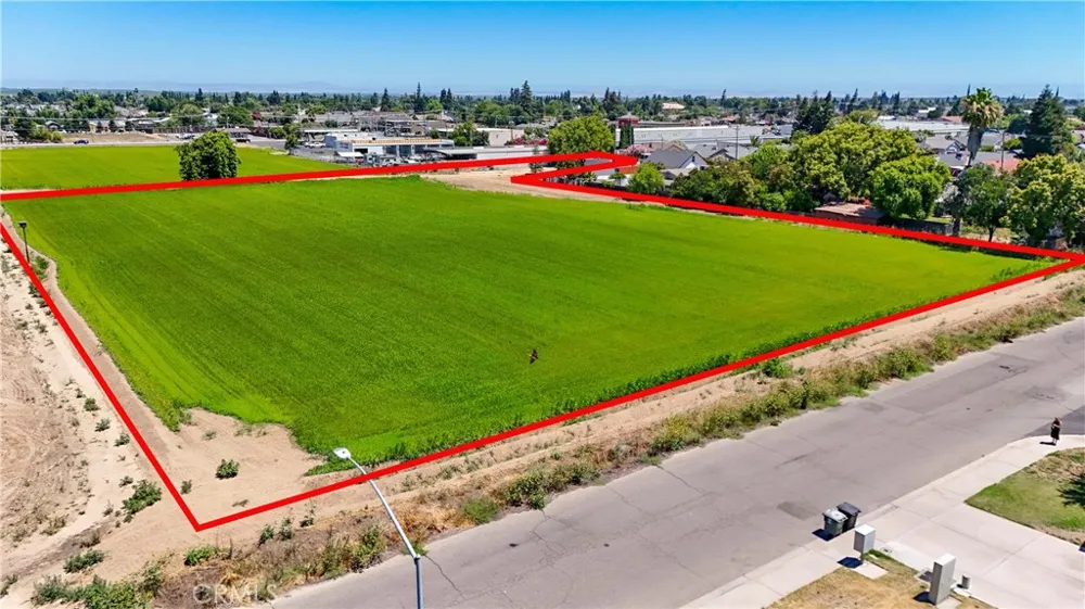 199 S Pasadena Waterford, CA 95386