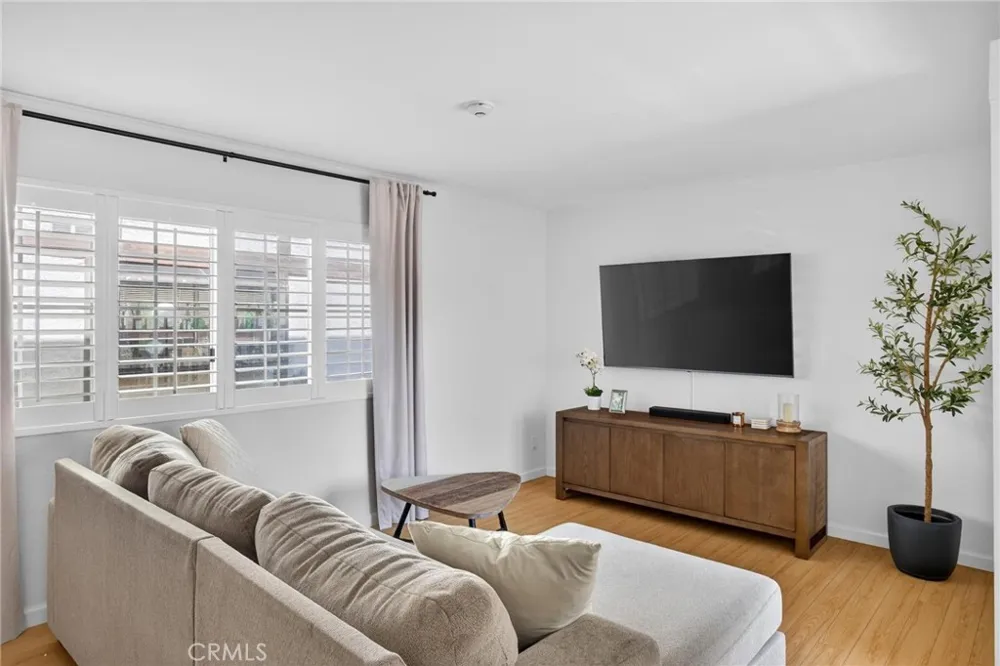222 S Guadalupe Avenue #1 Redondo Beach, CA 90277
