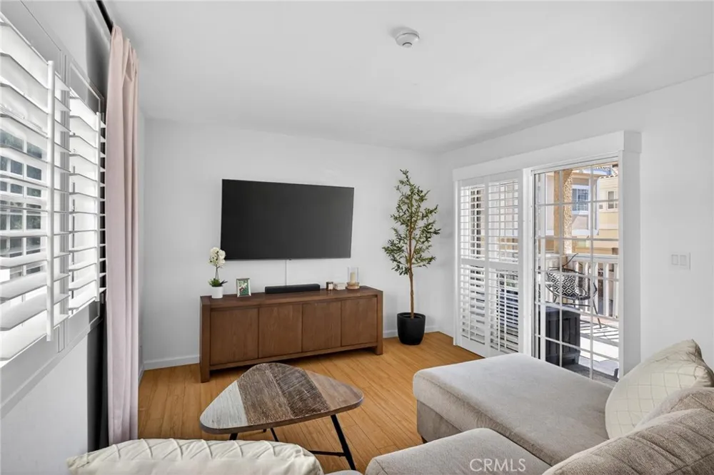 222 S Guadalupe Avenue #1 Redondo Beach, CA 90277