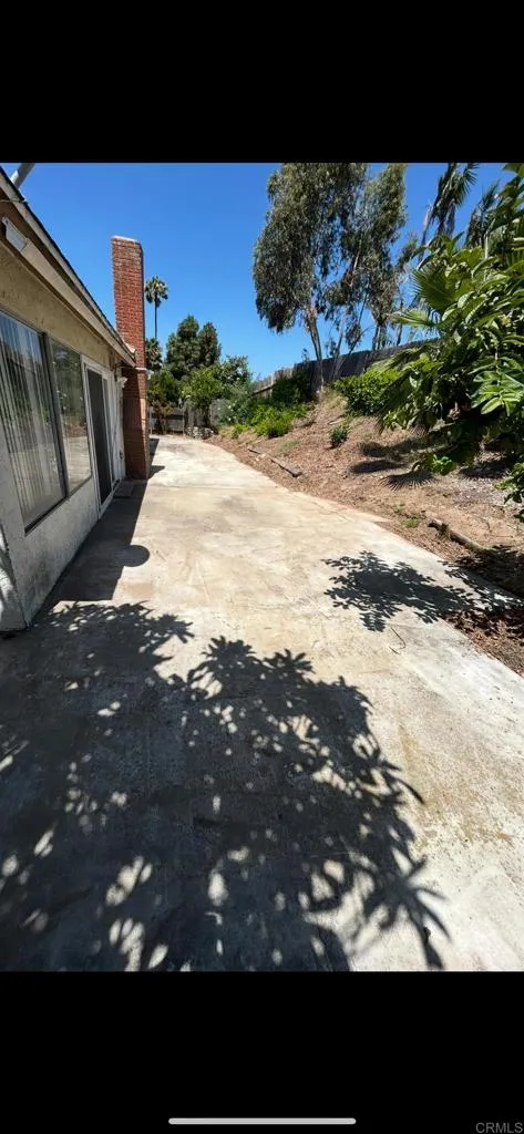 653 Via Curvada