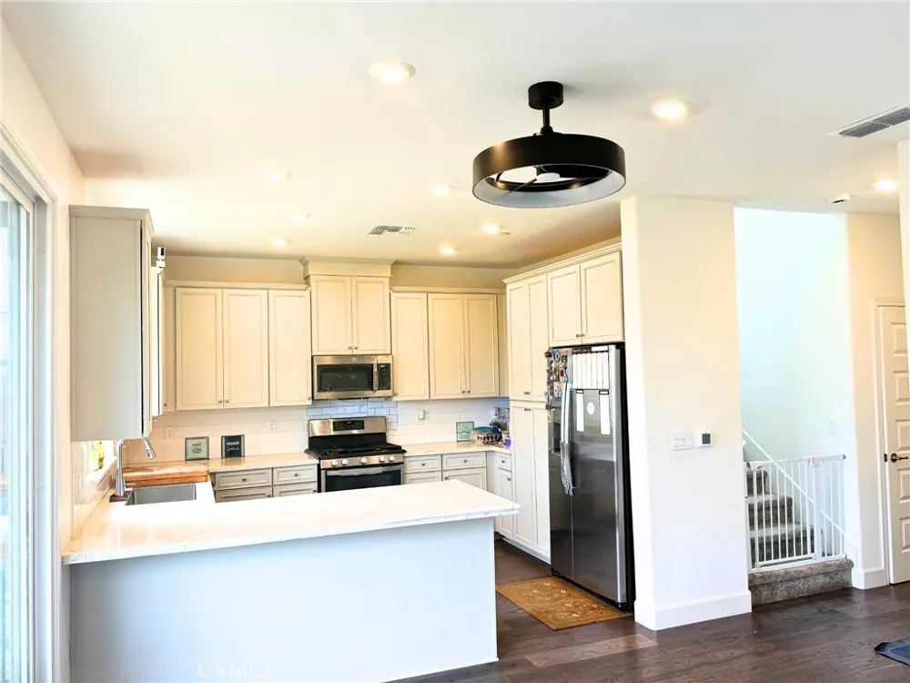 1064 Caraballo Roseville, CA 95747
