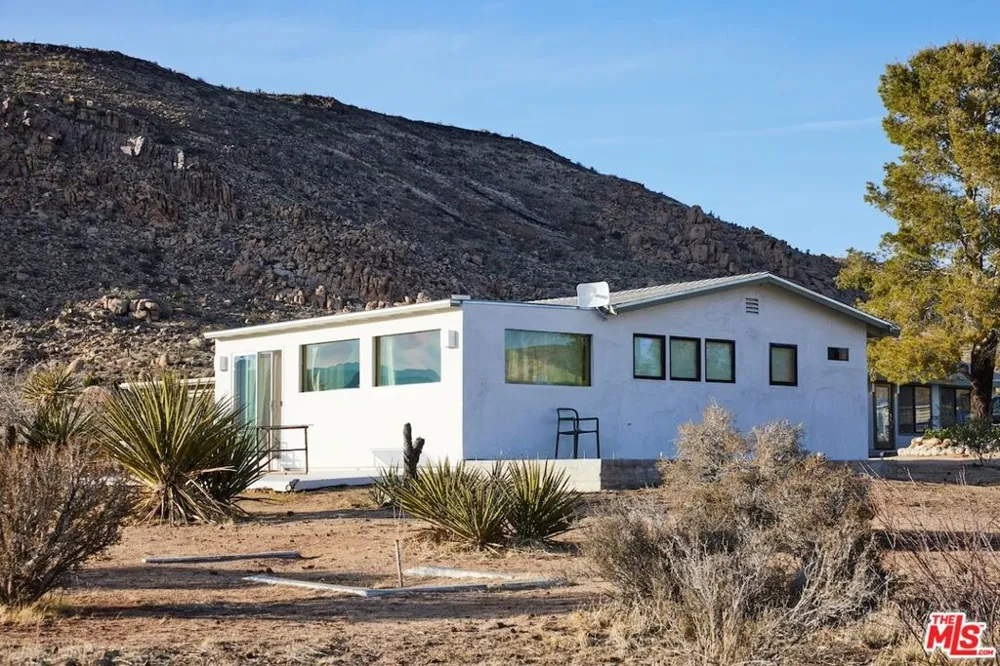 2900 Roadrunner Pioneertown, CA 92268