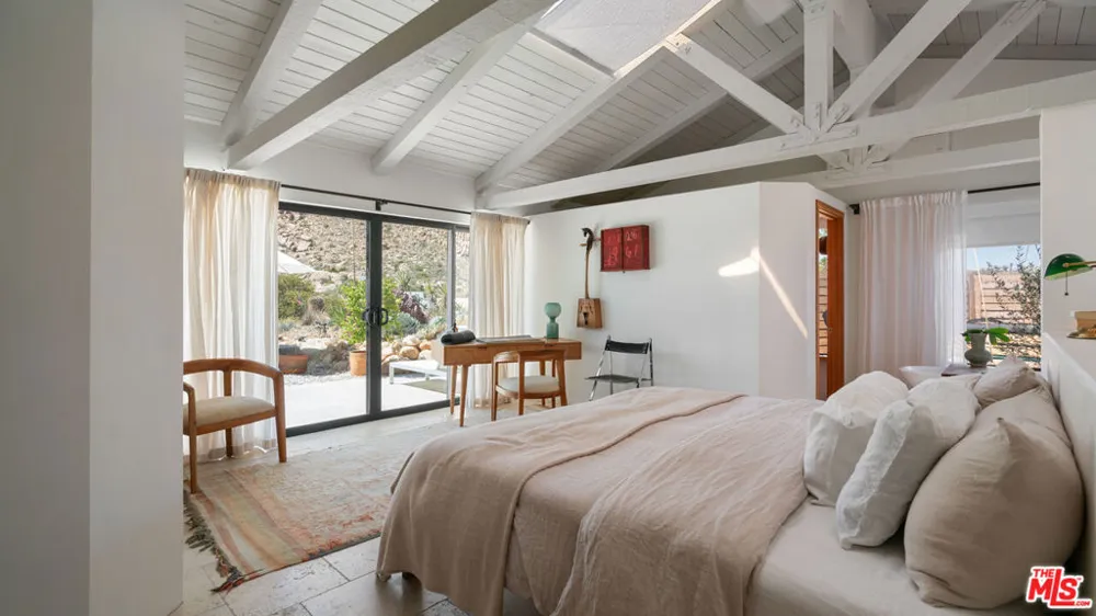 2900 Roadrunner Pioneertown, CA 92268