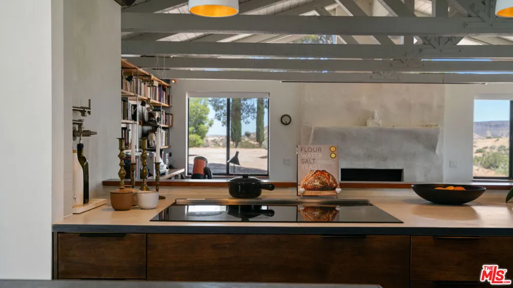 2900 Roadrunner Pioneertown, CA 92268
