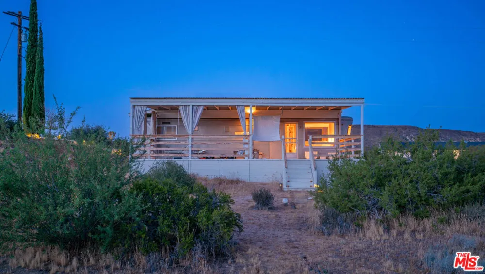 2900 Roadrunner Pioneertown, CA 92268