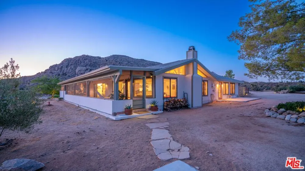 2900 Roadrunner Pioneertown, CA 92268