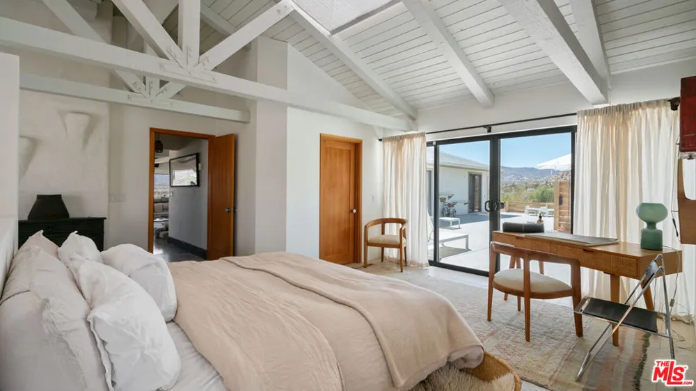 2900 Roadrunner Pioneertown, CA 92268