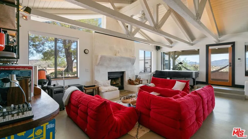 2900 Roadrunner Pioneertown, CA 92268