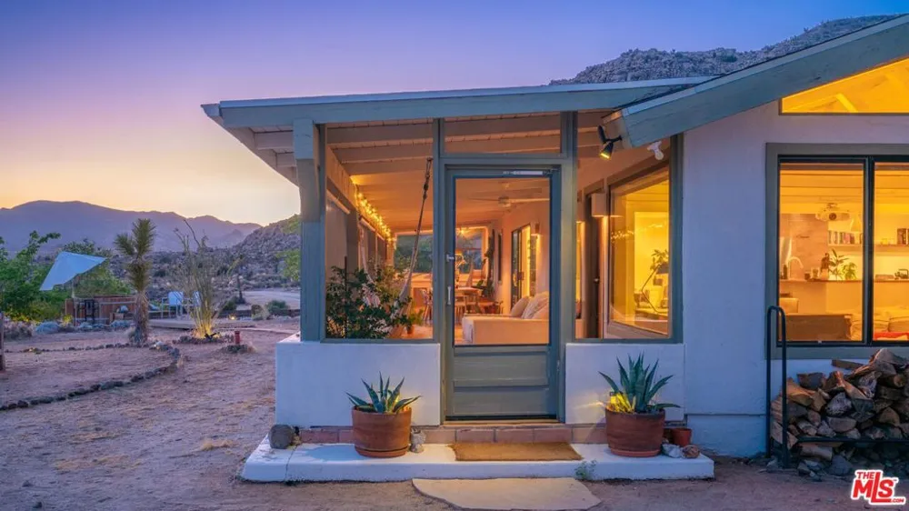 2900 Roadrunner Pioneertown, CA 92268