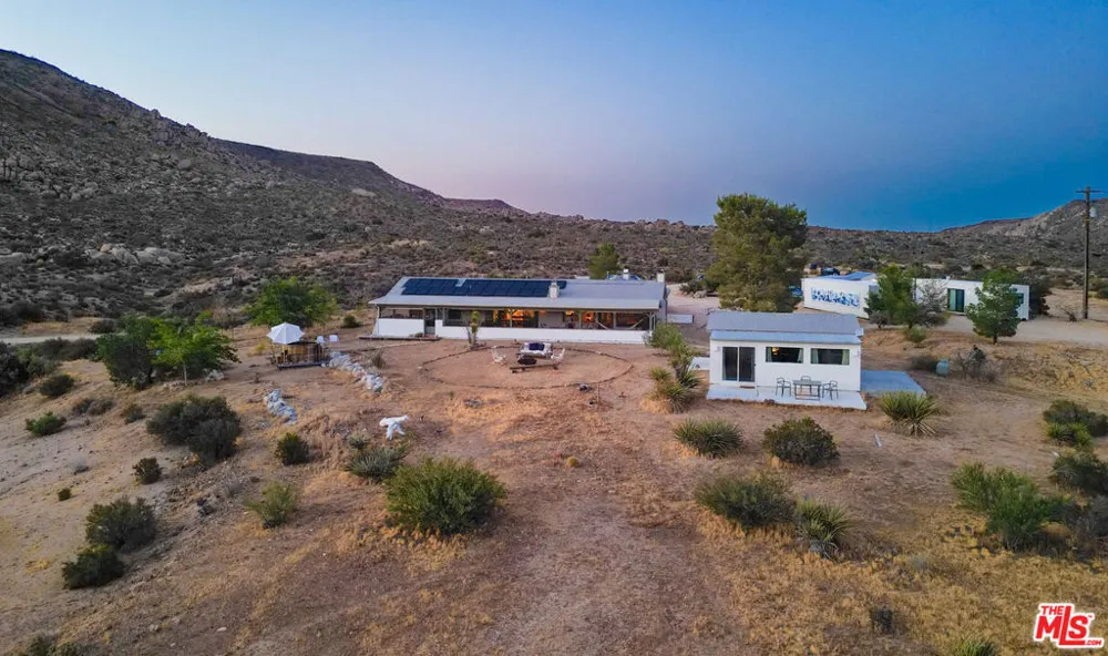 2900 Roadrunner Pioneertown, CA 92268