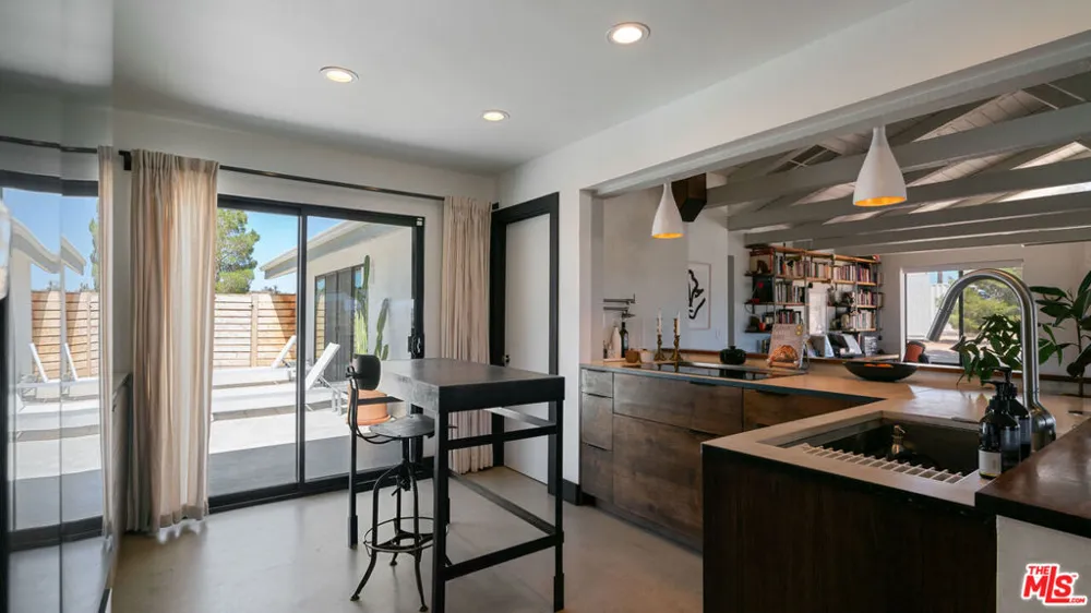 2900 Roadrunner Pioneertown, CA 92268