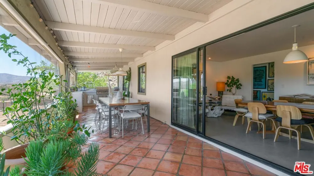 2900 Roadrunner Pioneertown, CA 92268