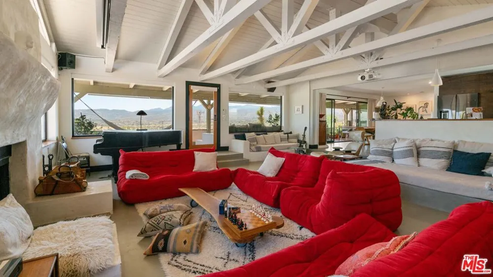 2900 Roadrunner Pioneertown, CA 92268