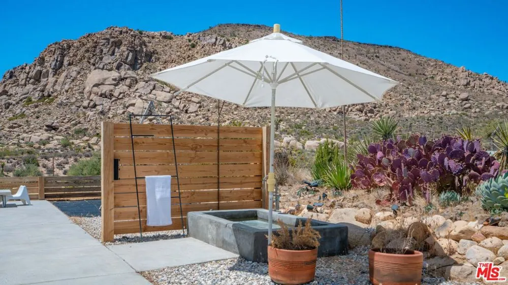 2900 Roadrunner Pioneertown, CA 92268
